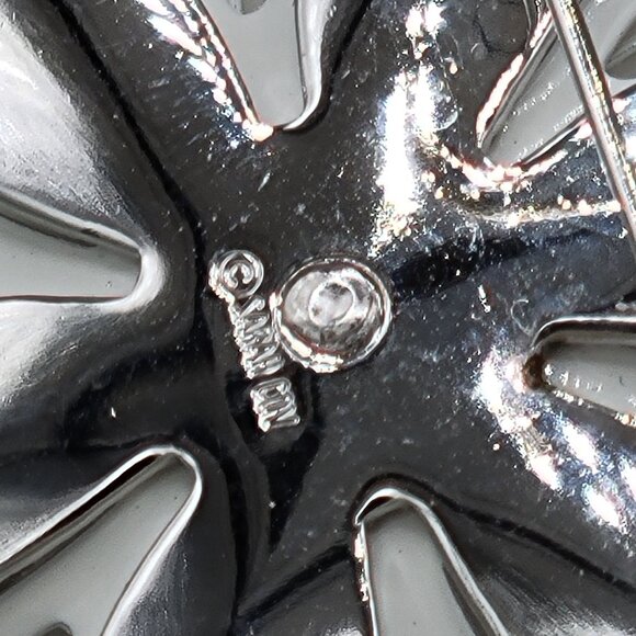 Vintage Sarah Coventry Large White Enamel Flower Brooch Pin Silver-Tone Accents - Picture 5 of 7